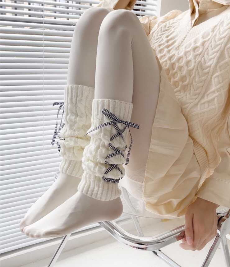 LEG WARMER WINTER SOCK / สีขาวครีมริบบิ้น