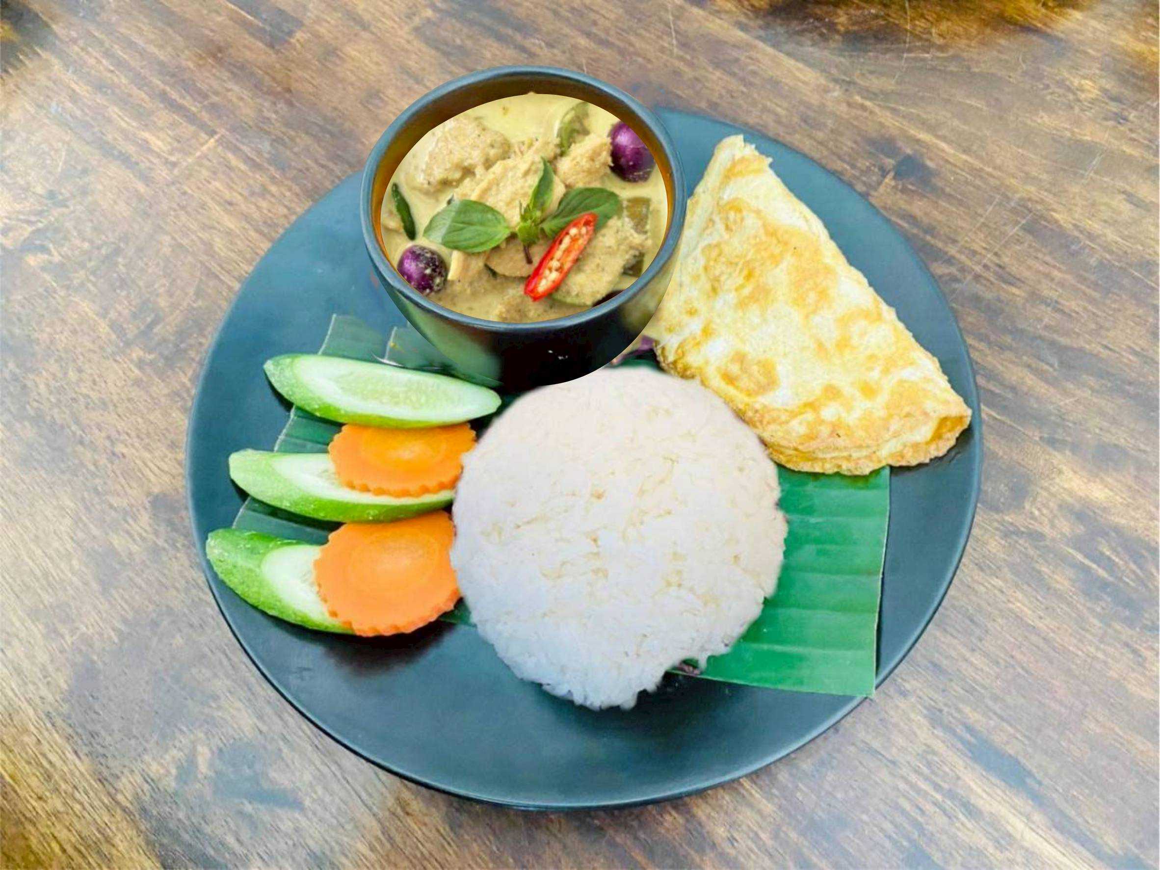 ข้าวแกงเขียวหวานอกไก่+ไข่เจียว/Green curry with chicken +Omelet