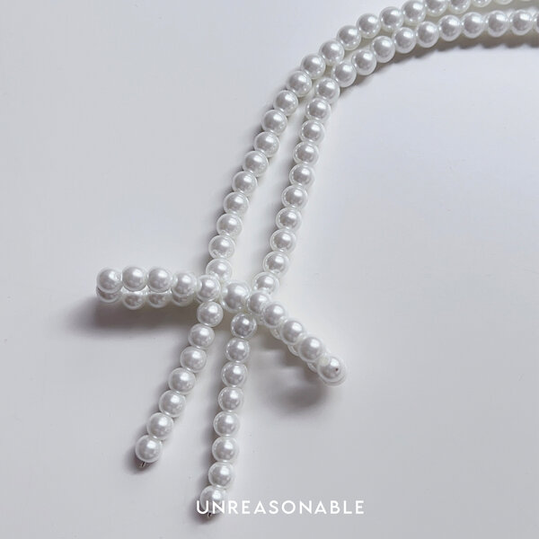 สร้อยคอมุกแก้ว Glass Pearl Necklace with Bow Pendant UA0938-01 Unreasonable Accessories