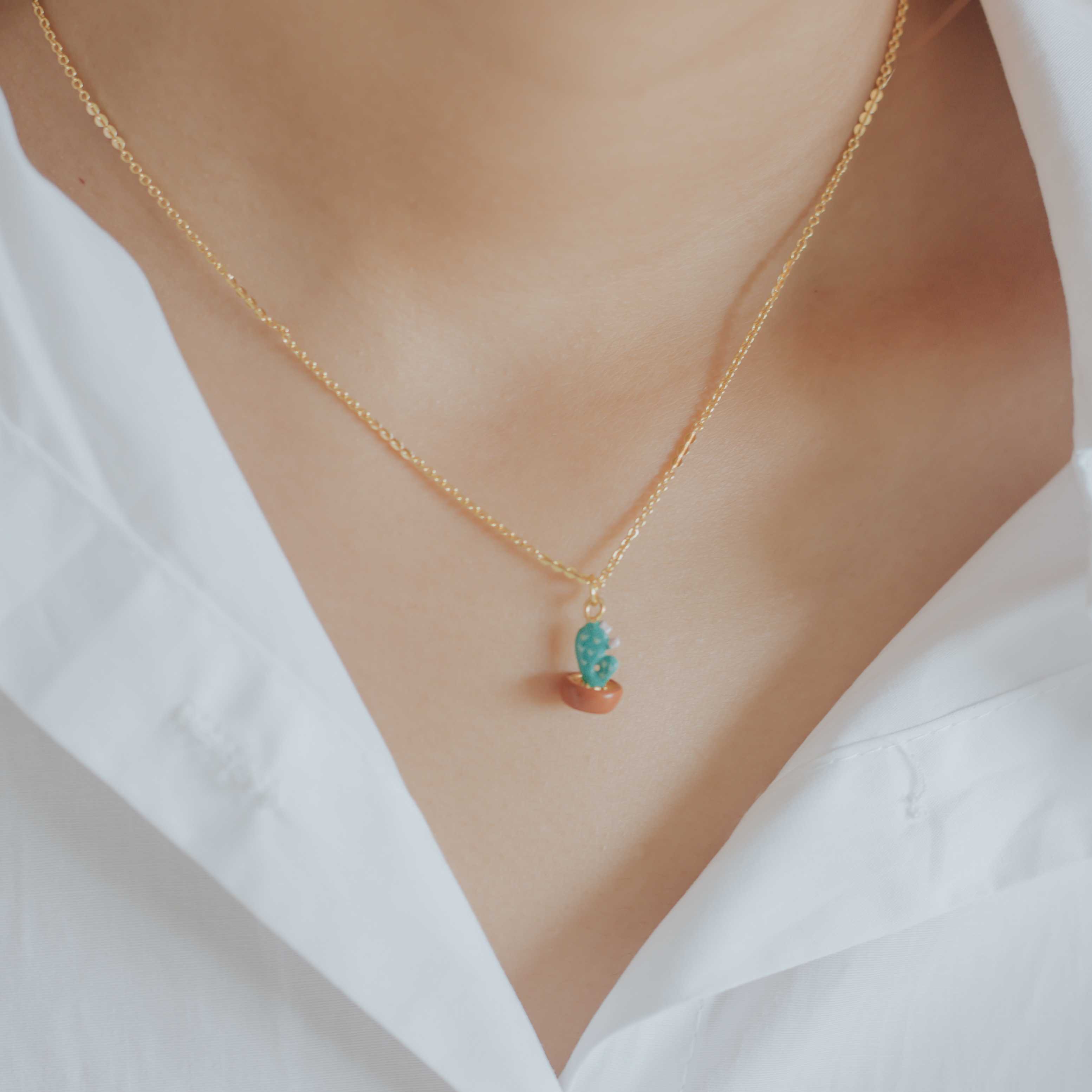 Necklace /สร้อยคอจี้รูปกระบองเพชรสองแฉก