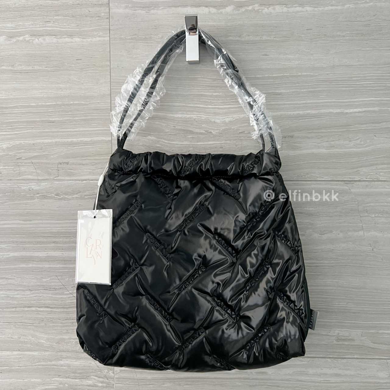 Carlyn TWEE M  กระเป๋าสะพายไหล่ ใบใหญ่ สีดำ สีขาว สียีนส์ สีเงิน