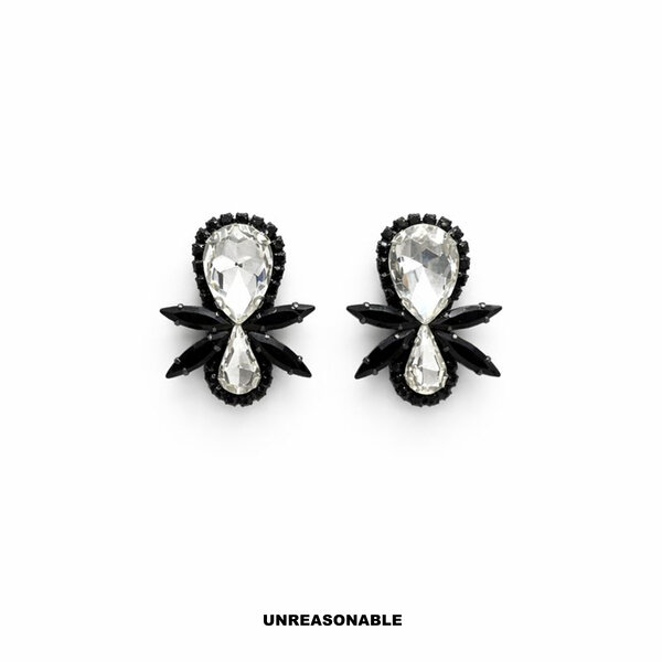 Crystal Noir Empress Earrings. ดำ ขาว UA0265-02 Unreasonable Accessories