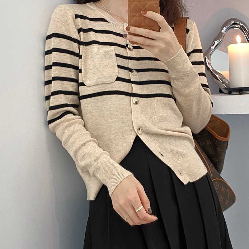 คาร์ดิแกน คอกลม ผ้าบาง รหัสYL955  มี 3 สี เสื้อไหมพรม ลายทาง สไตล์เกาหลี round neck knit cardigan