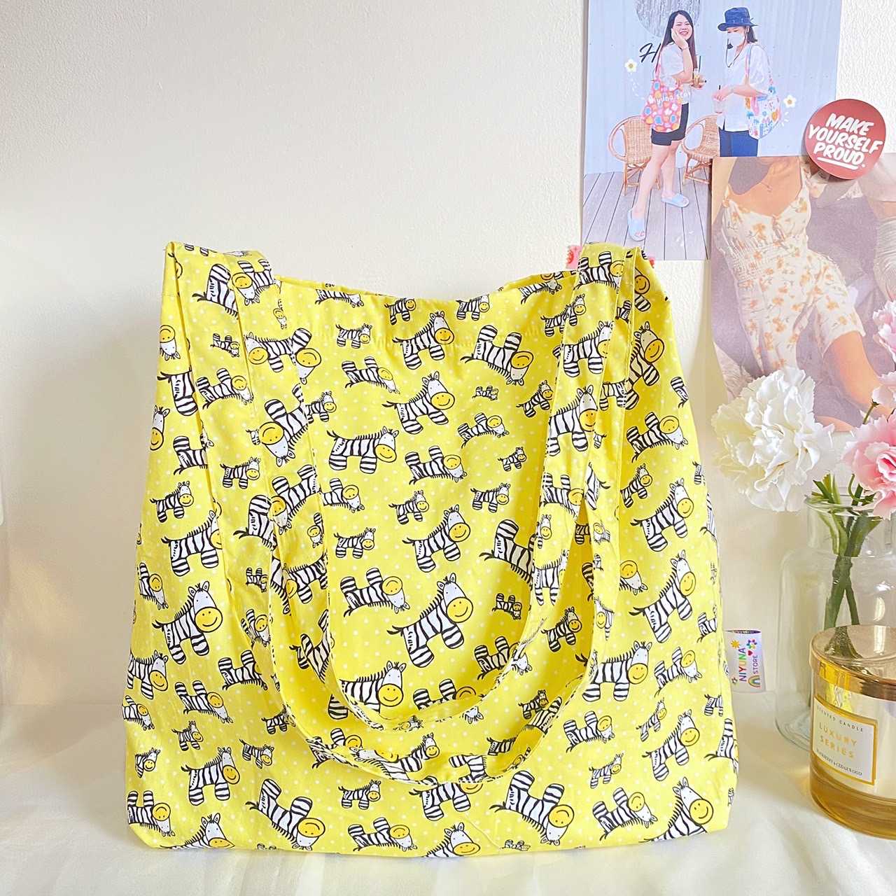 กระเป๋าผ้าทรง Tote bag เจ้ายีราฟ สุดคิ้ววววท์ สีเหลือง