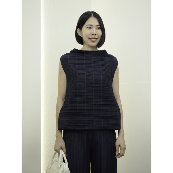 2MUAY รุ่น GJO11772-9 เสื้ออัดพลีทผ้าMatte HIGH BOAT NECK STRIPE PLEATED TOP FREE SIZE