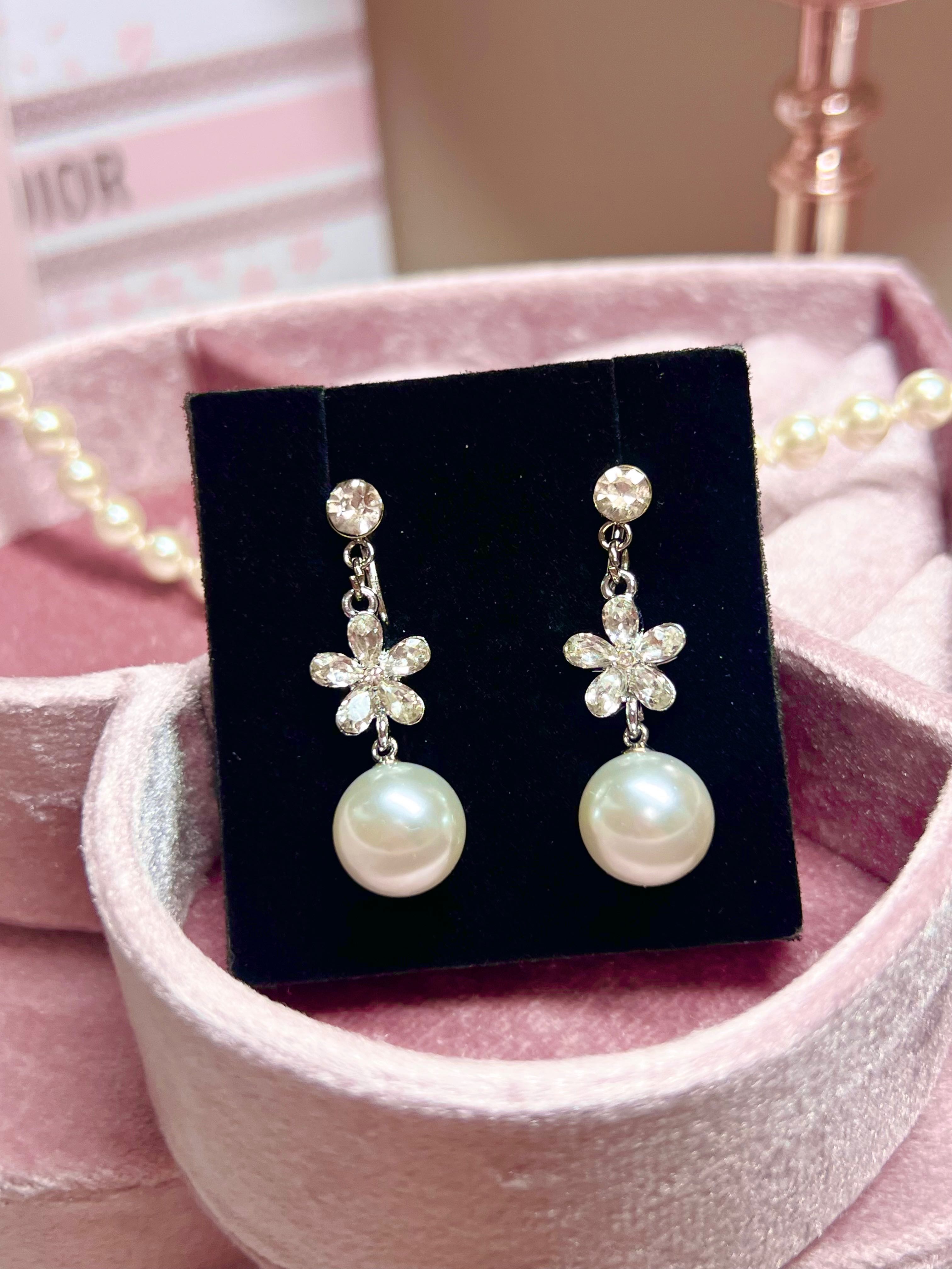 SE ดอกไม้เพชรห้อยมุกตุ้งติ้ง แป้นสกรู