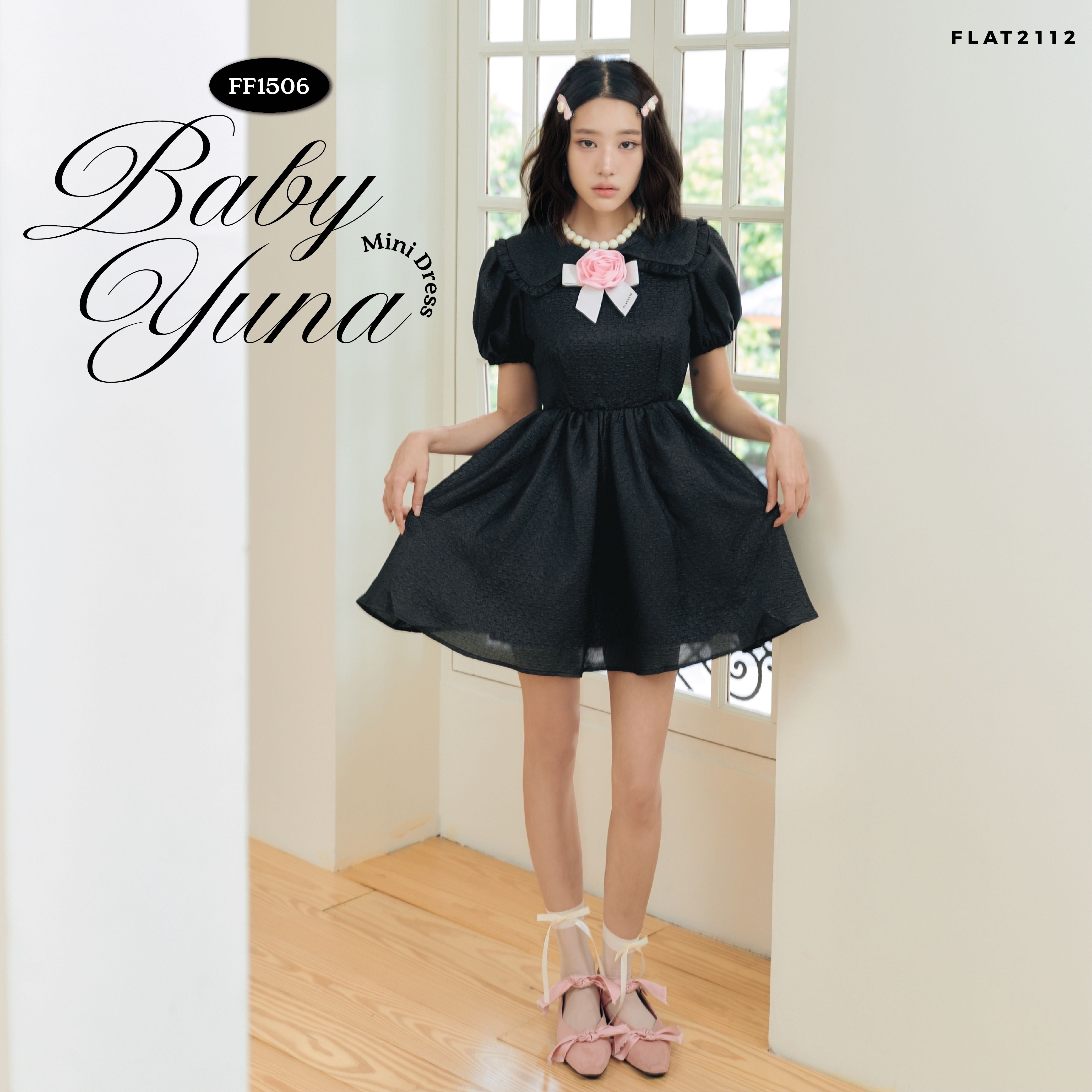 FLAT2112 : BABY YUNA MINI DRESS เดรสสั้นสีดำแต่งโบว์สีขาวดอกไม้ชมพู แขนพองคอบัวระบาย (FF1506)