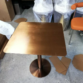 โต๊ะทานข้าว สแตนเลสสีโรสโกลด 60x60xH71cm(สต๊อก)