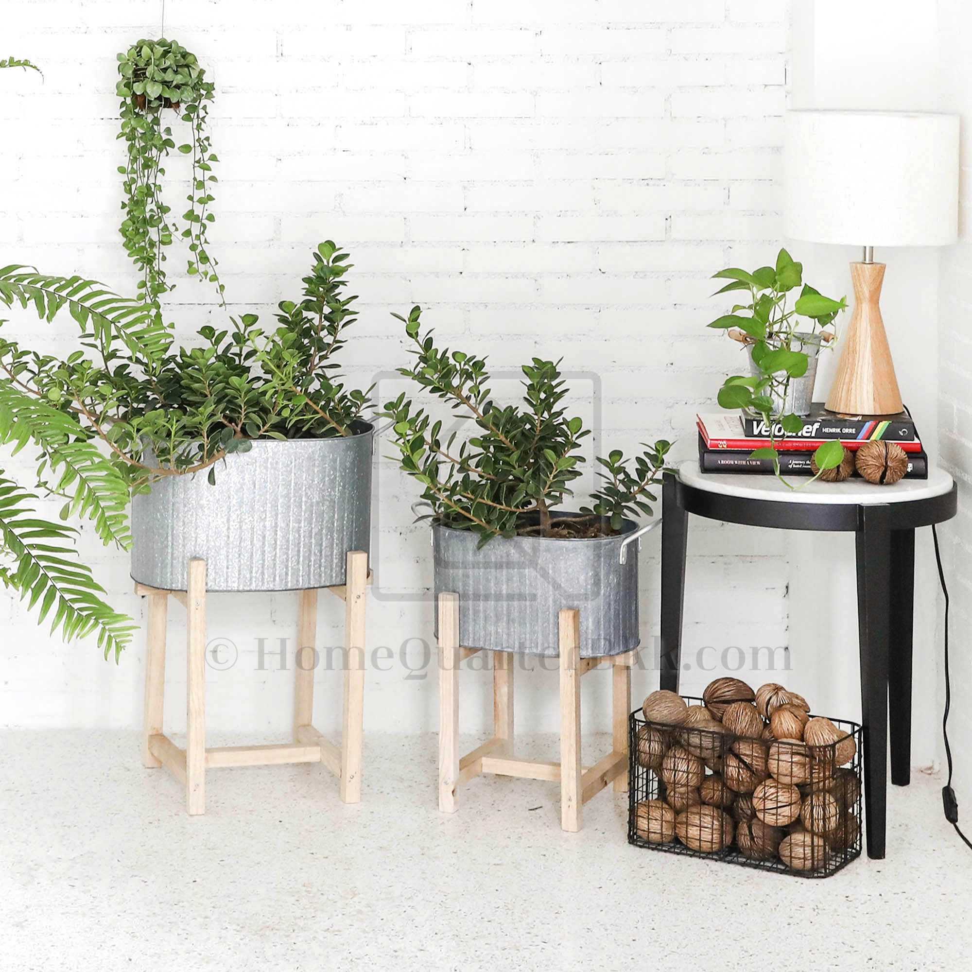 ถังสังกะสีทรงแคปซูลสูง พร้อมขาตั้งไม้ ขนาดกลาง | Capsule Pot Stand-M