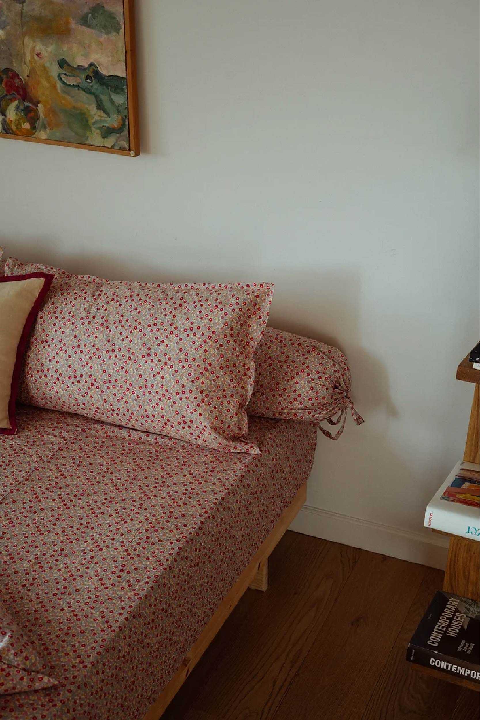 ชุดเครื่องนอนลายดอก Fleur Bedding Set - Red&Pale Blue (Made to Order)