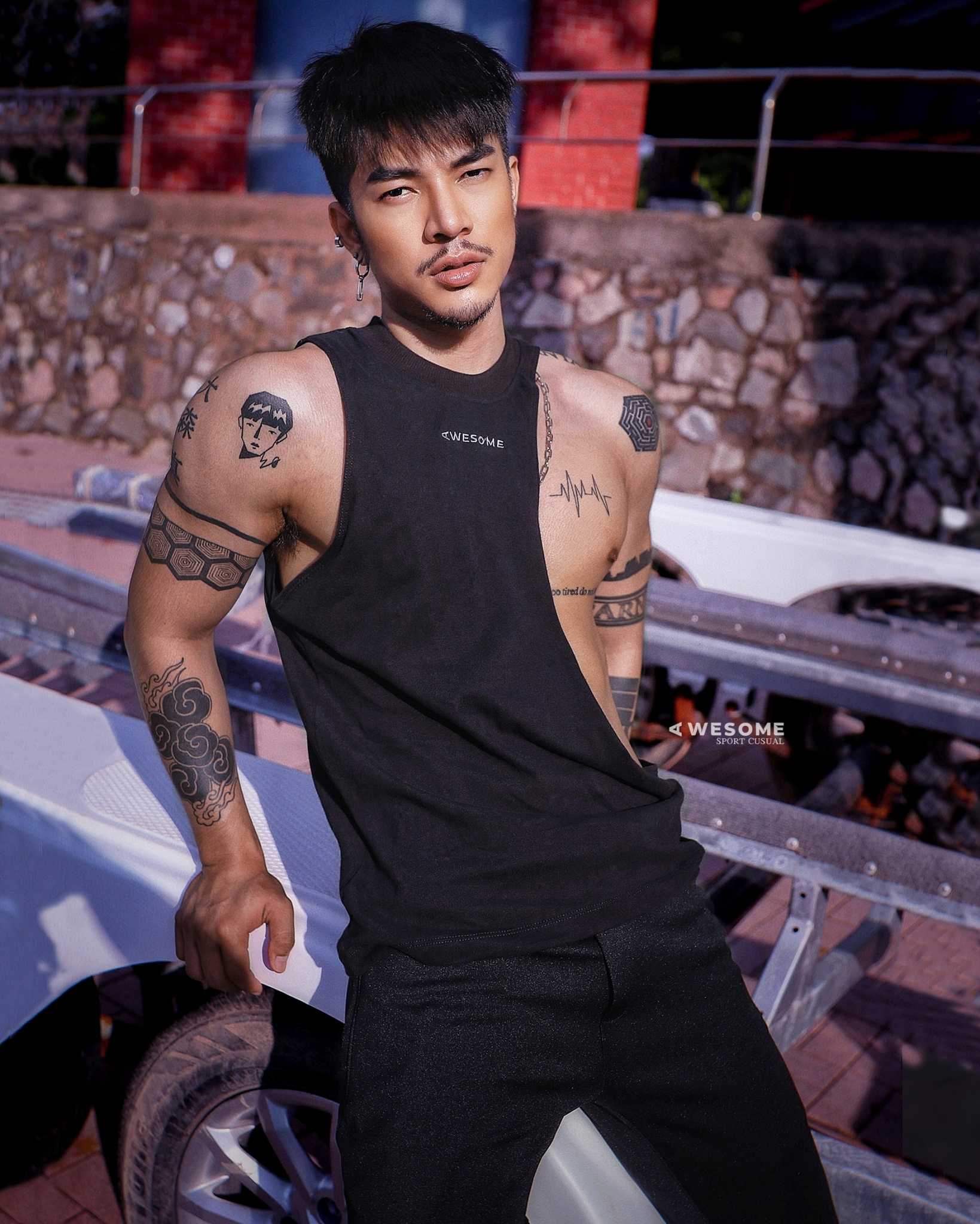 V901 เสื้อคอกลมแขนกุด แฟชั่น awesome sport