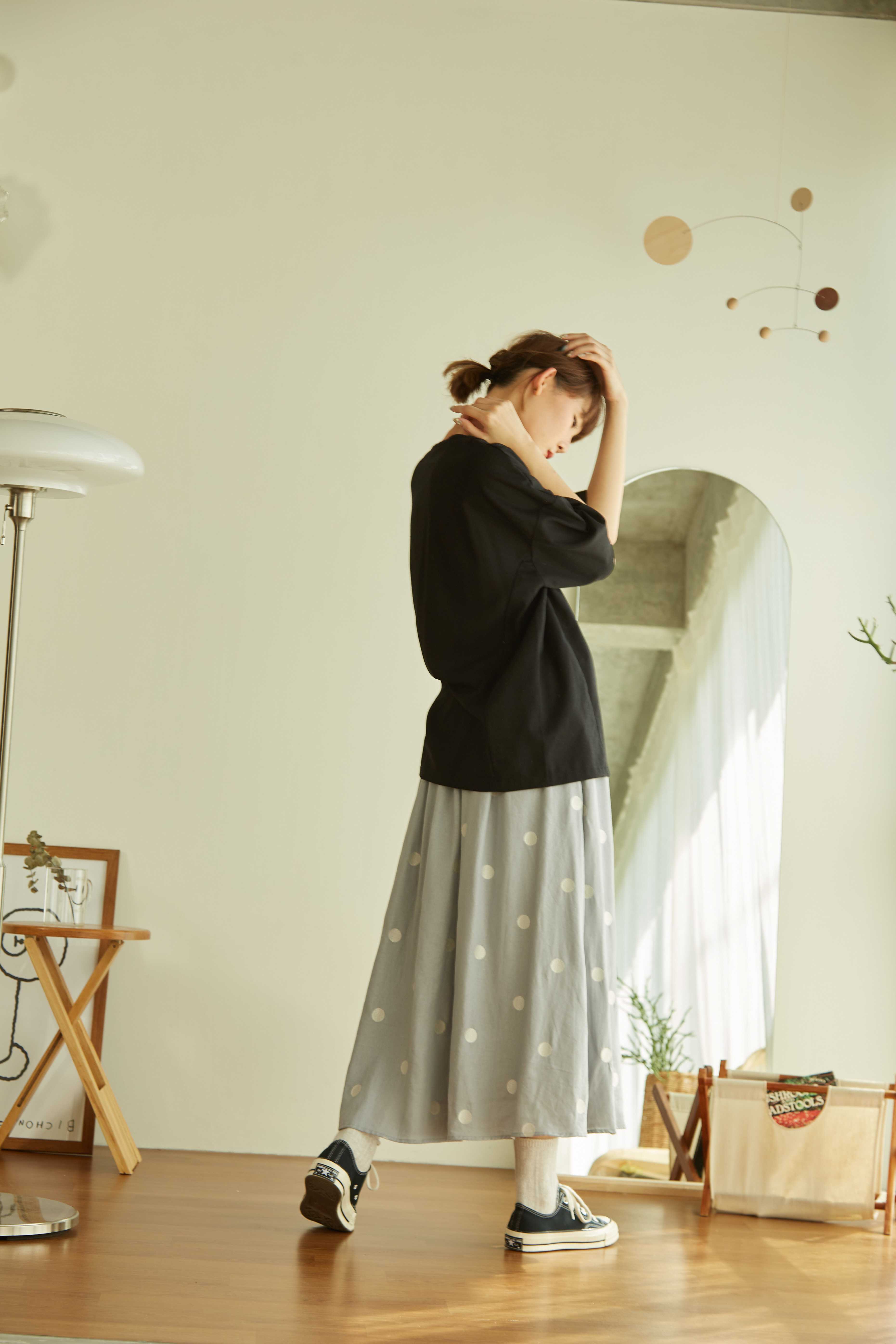 เสื้อลินินคอกลม แขนสั้น ทรงหลวม - สีดำ