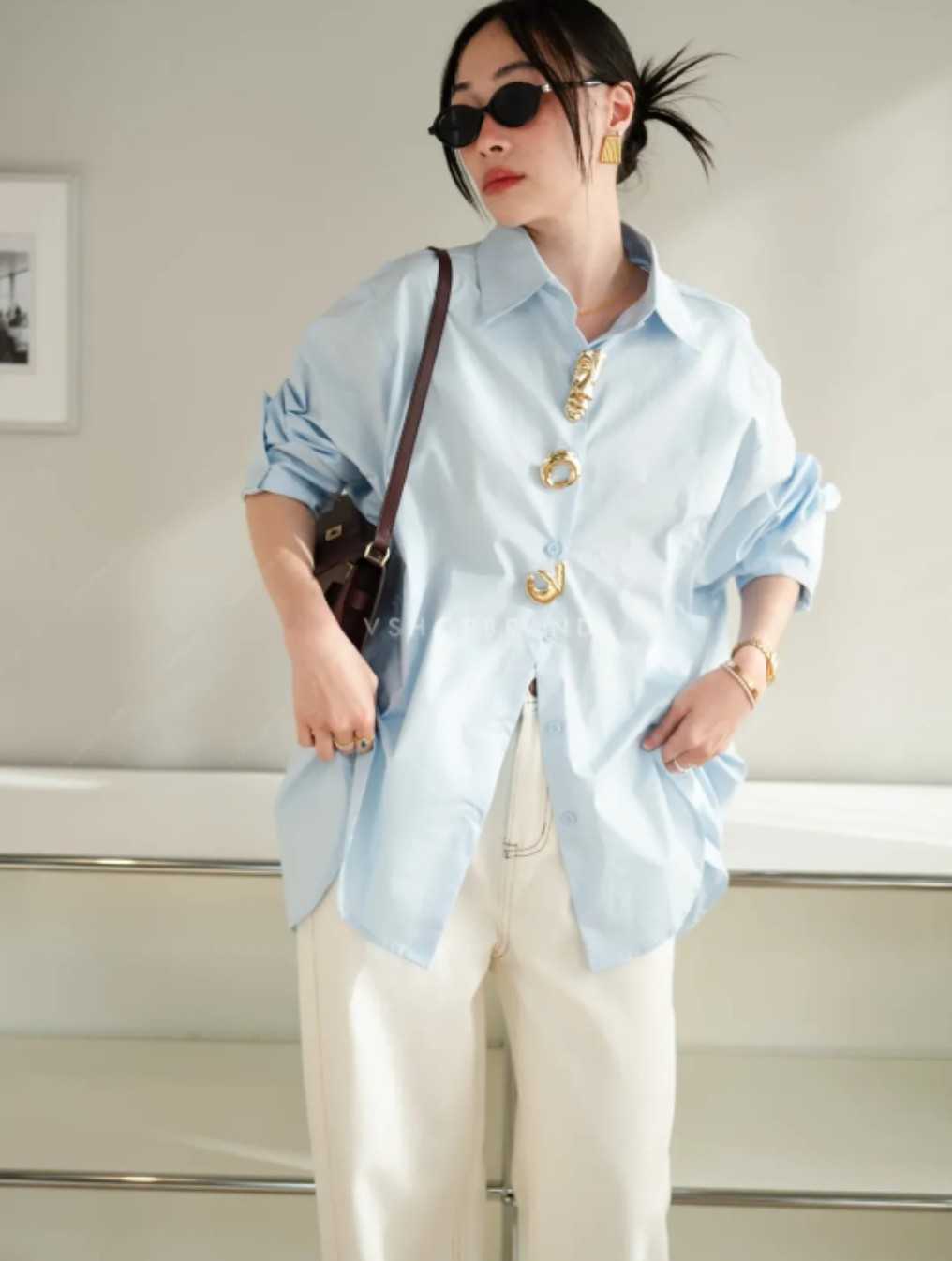 เชิ้ตแขนยาวกระดุมทองโลหะ