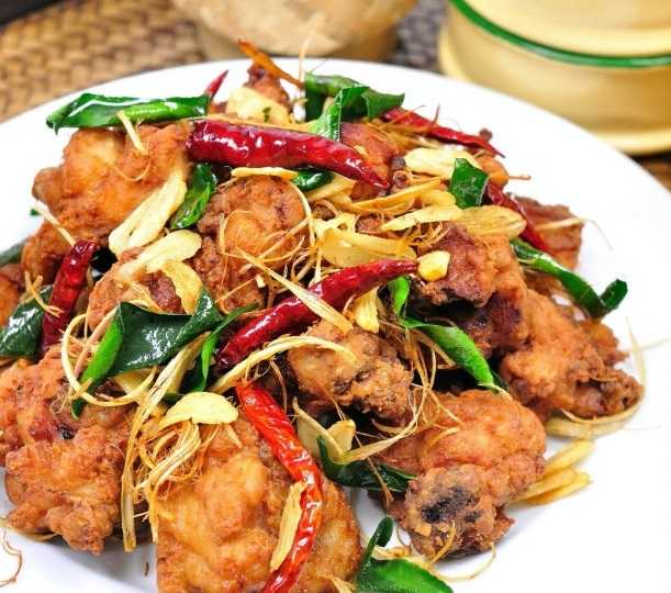 ไก่สมุนไพร Fried chicken with herbs