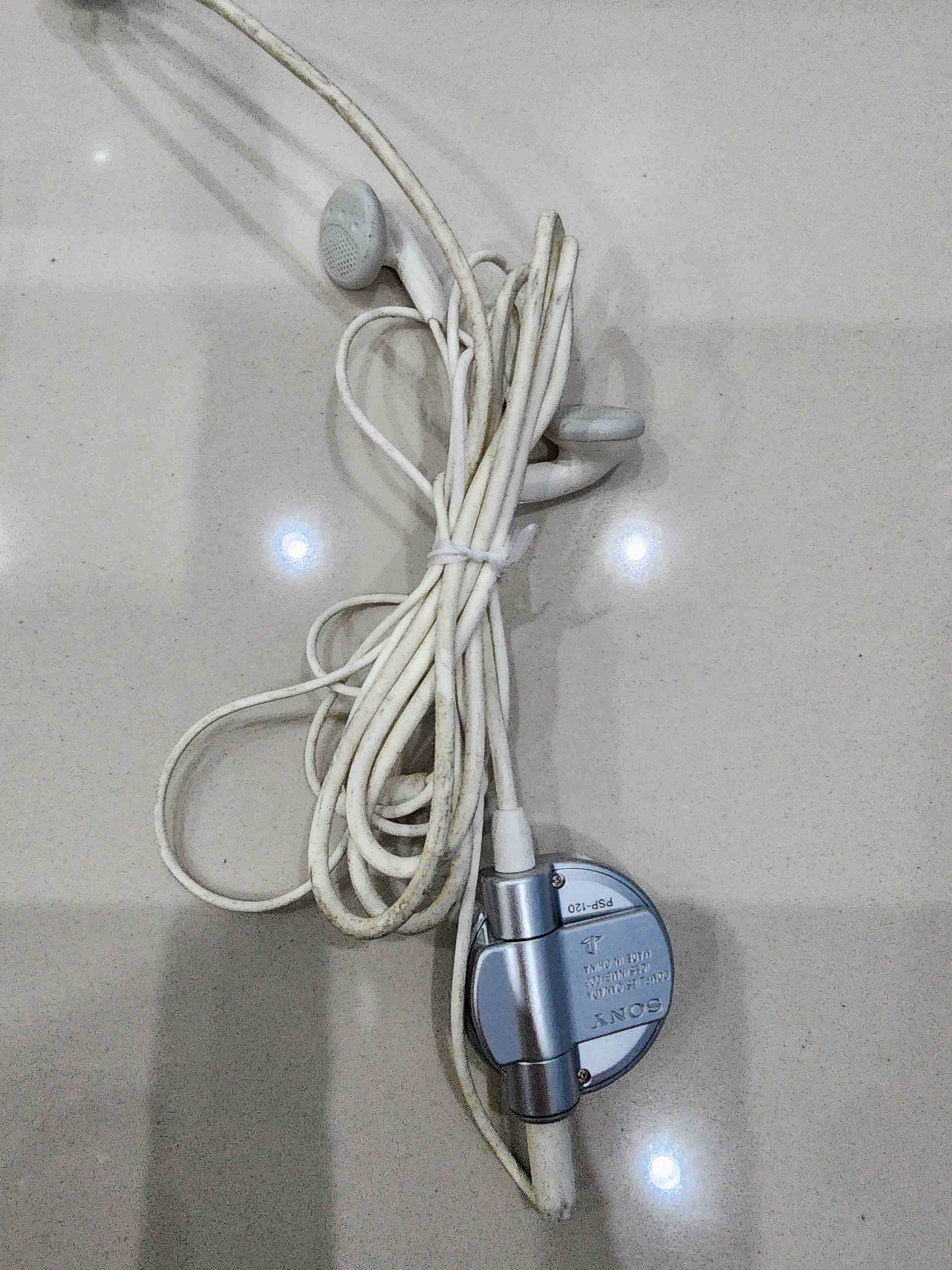 หูฟัง ยี่ห้อ SONY ของใหม่เก่าเก็บเดิมๆ สวยหายาก ขายตามสภาพ พร้อมส่ง