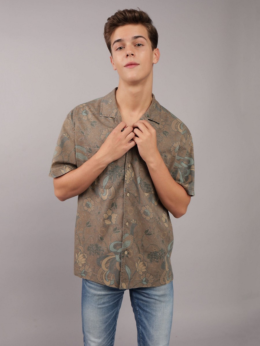 เสื้อเชิ้ต ผู้ชาย PEACOCK BATIK SS OVERSIZED CAMP COLLAR 2 PKT STAFFORD FADE ( 015-6322-288 )