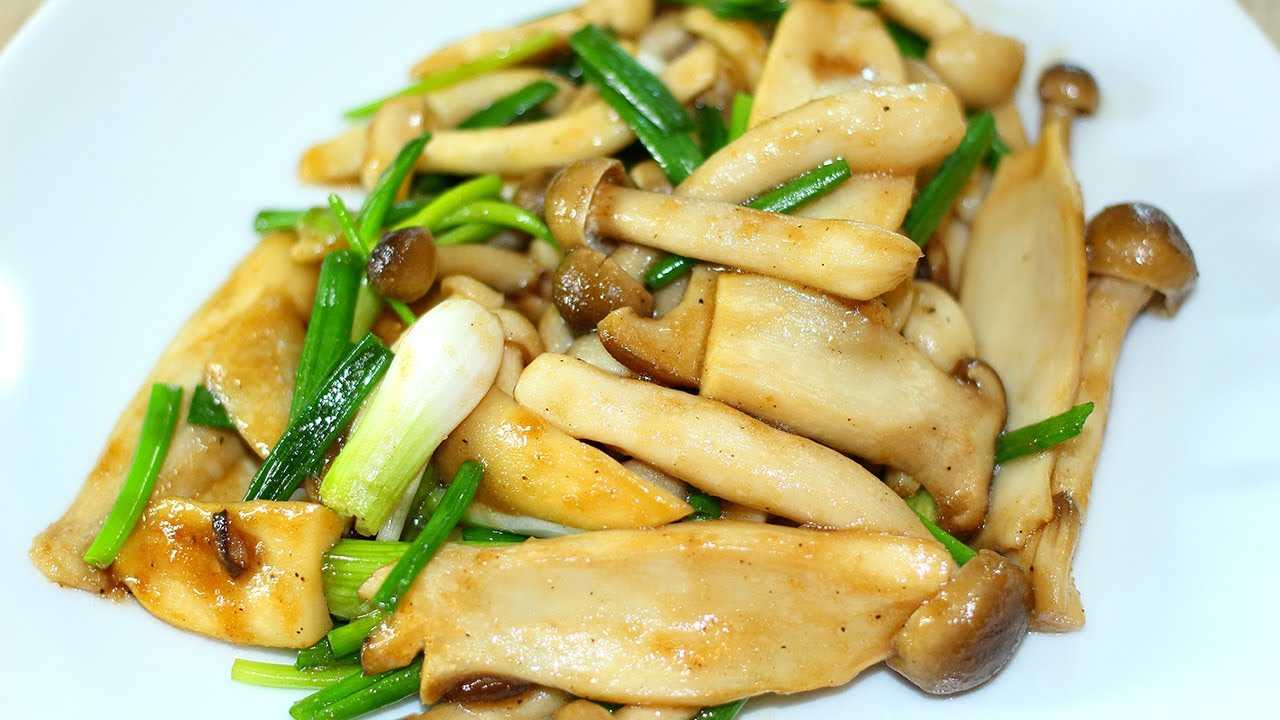 ผัดเห็ดสามอย่าง