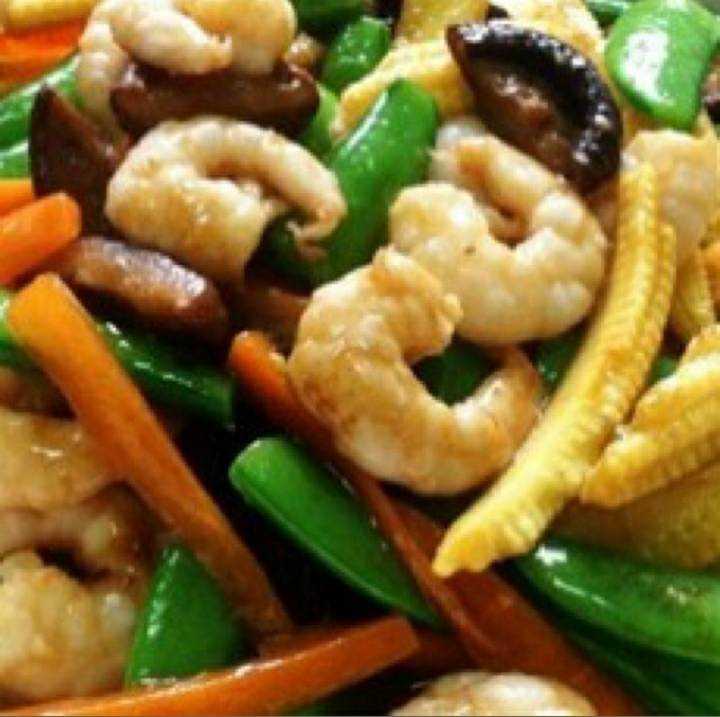 ผัดผักรวมมิตรใส่กุ้ง  Mixed Vegetable with Shrimps