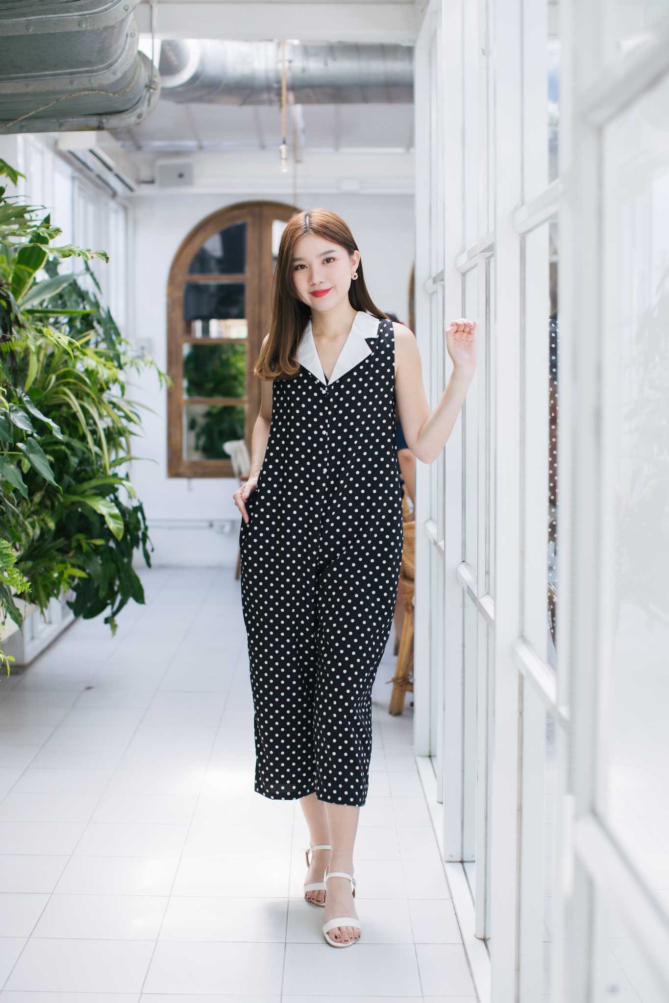 จัมสูทให้นม Black polka dot tailor jumpsuit