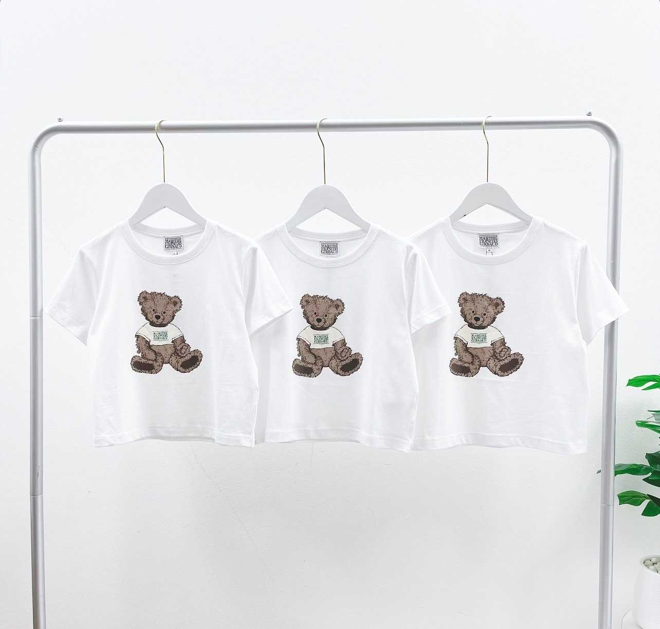 Marithe Doodle Bear Cropped Tee (White/Beige)