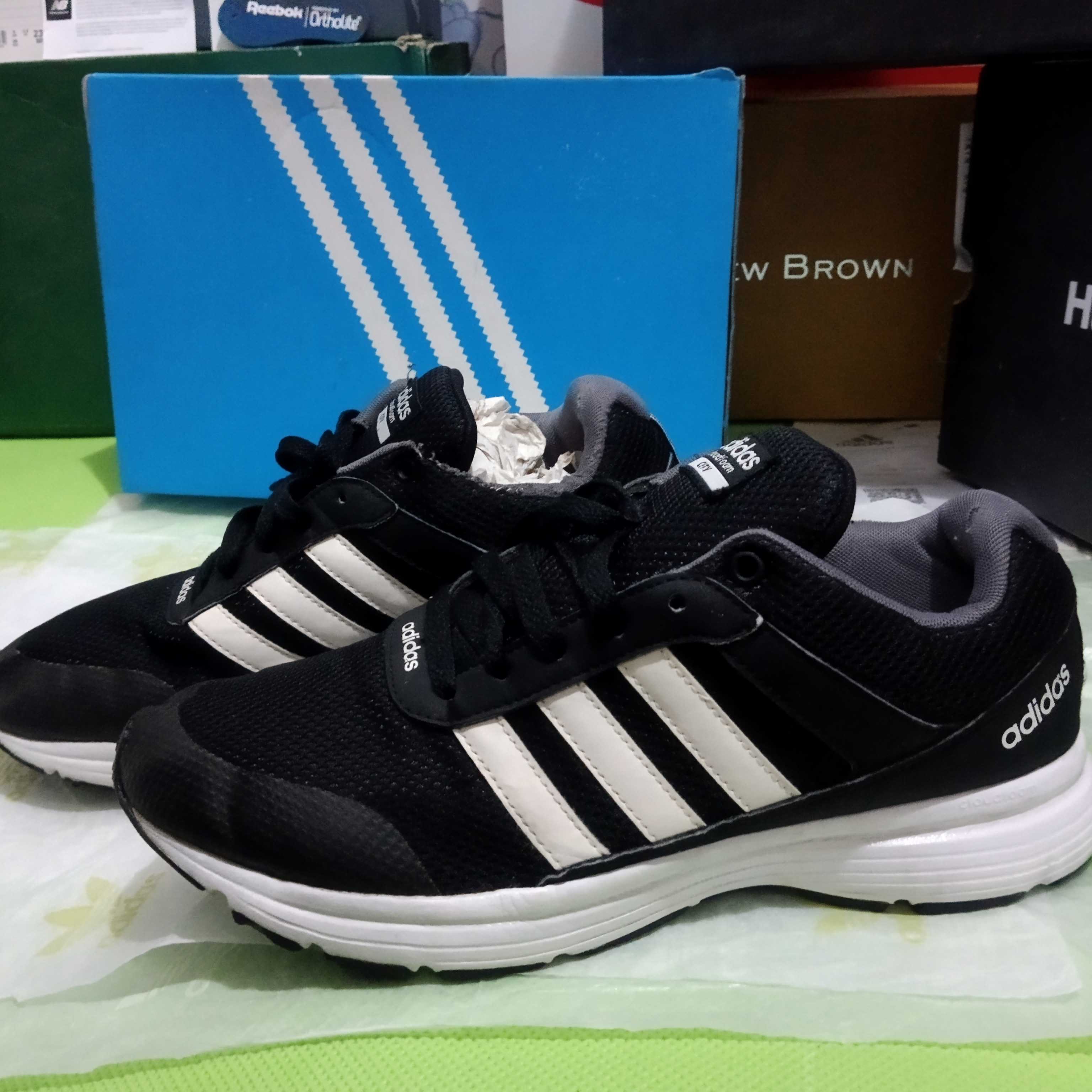 ⛔Sold ⛔ Adidas Cloudfoam vs City สีดำแถบขาว / 42.5