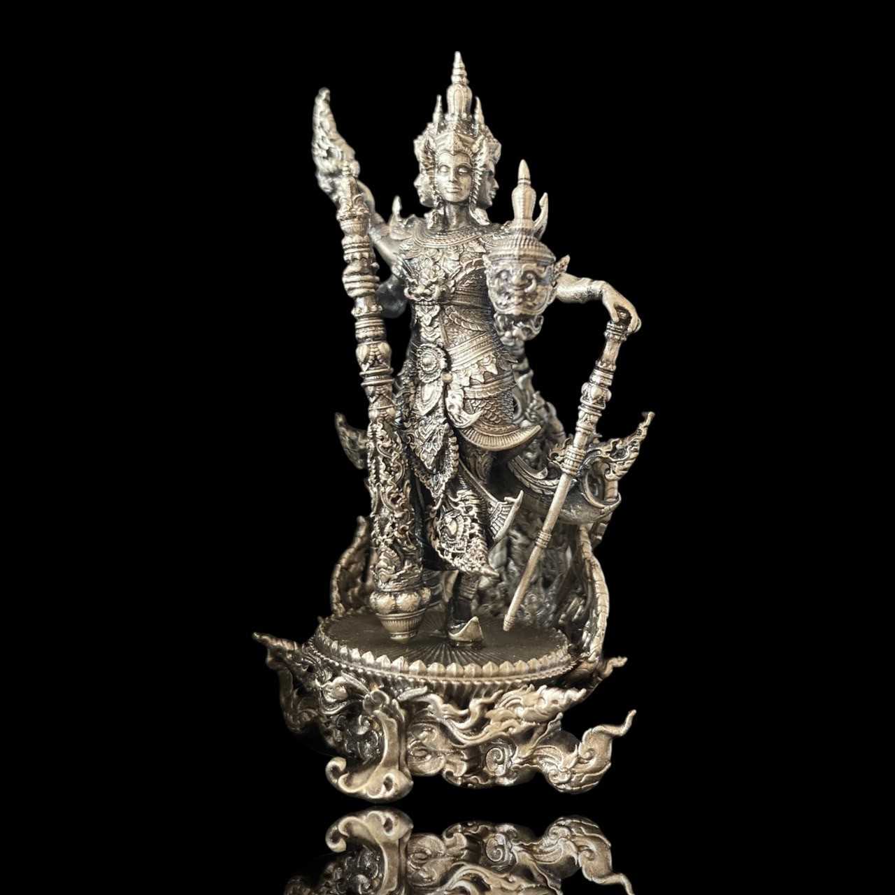 ท้าวเวสสุวรรณโสดาพรหม ผู้สดับรับฟังทุกปัญหาของมวลมนุษย์ ขนาด 5.9 ซม. เงินรมซาติน