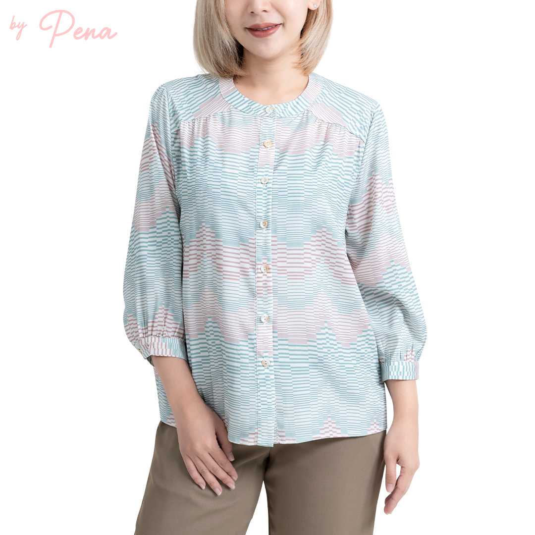 By Pena เสื้อเบลาส์แขนสามส่วน คอกลม กระดุมหน้า BPSL082401