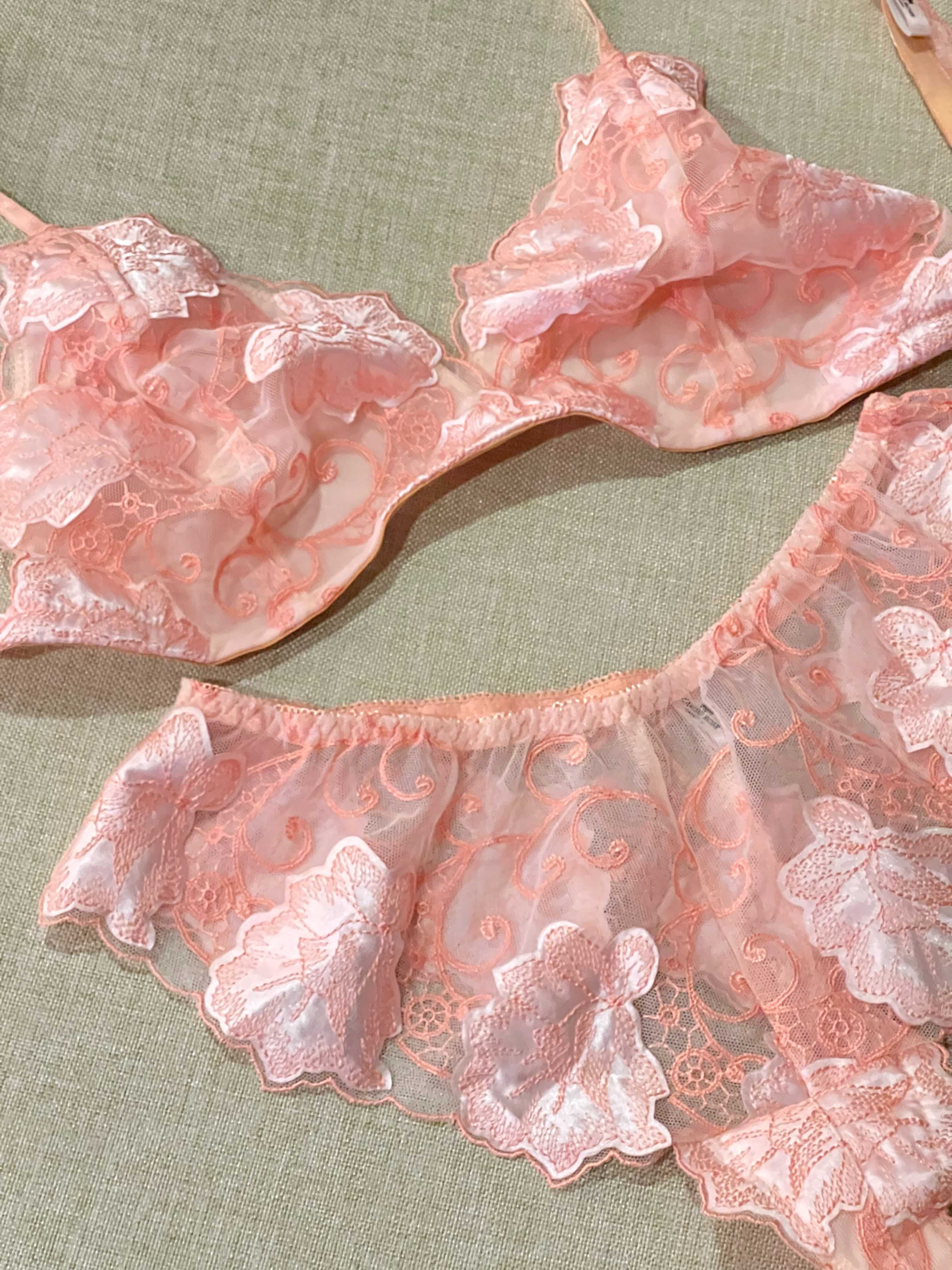 Basic Bra สีส้มพาสเทล ผ้าลูกไม้ปักนูน