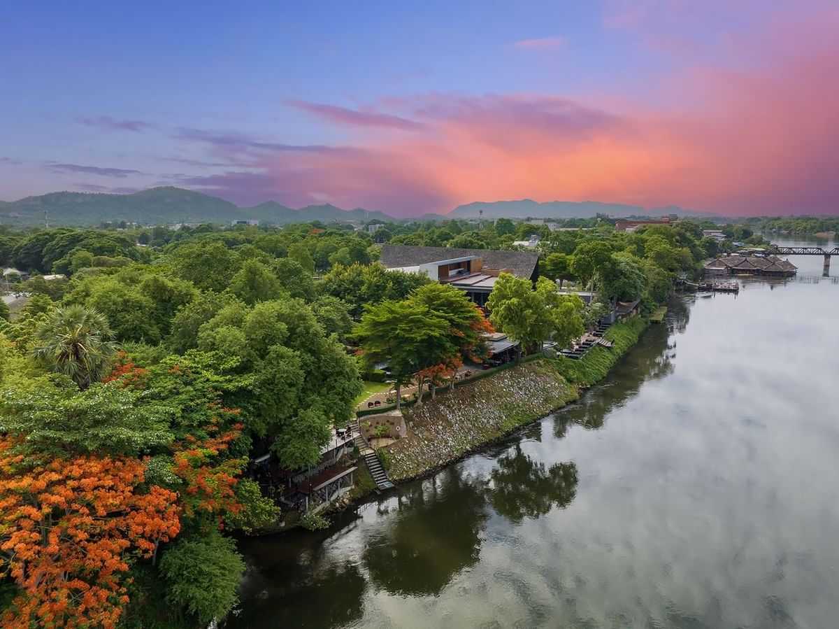 U Inchantree Kanchanaburi กาญจนบุรี ห้อง Superior Balcony Garden View พร้อมอาหารเช้า 2 ท่าน
