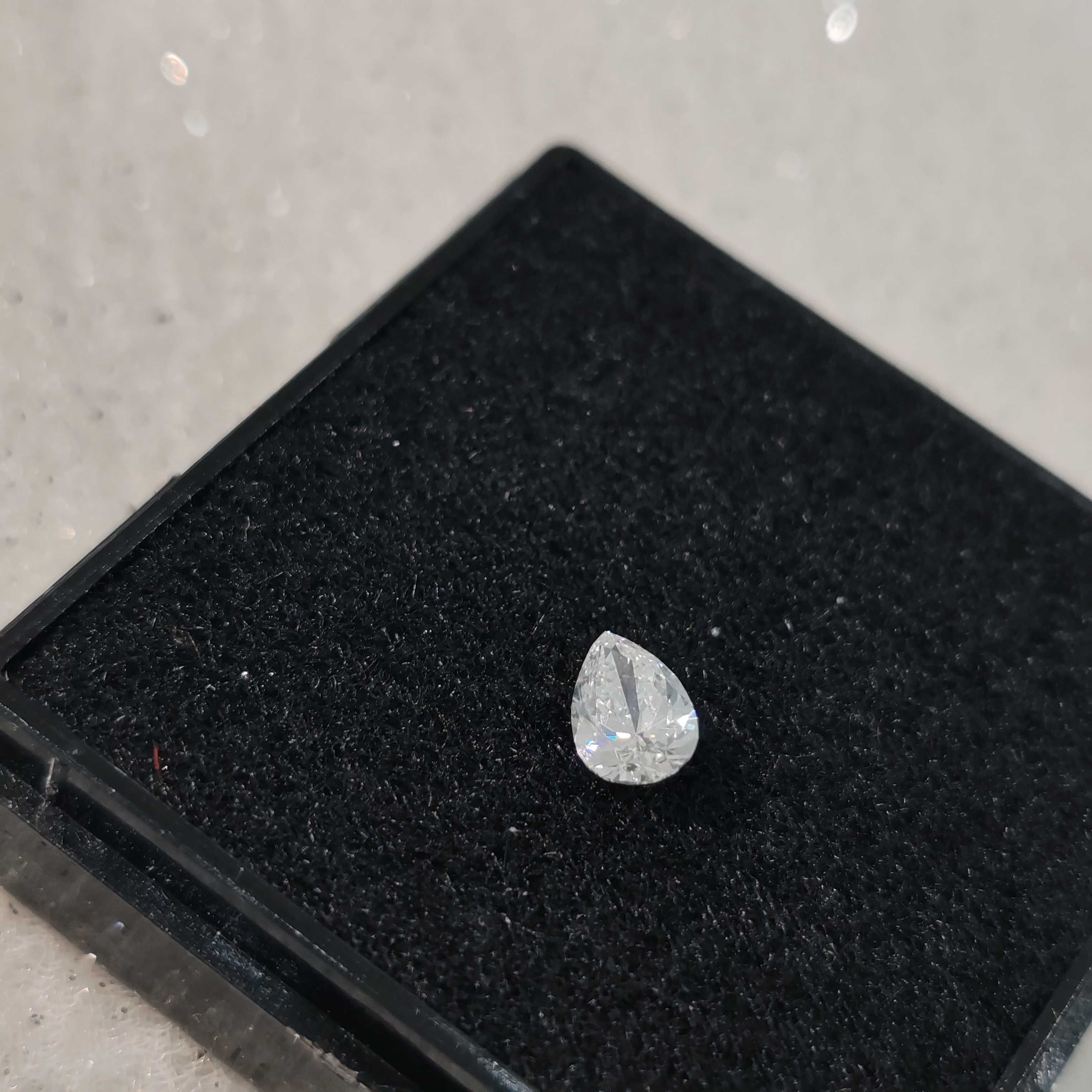 เพชรร่วง 0.50ct F vs2 Gia​