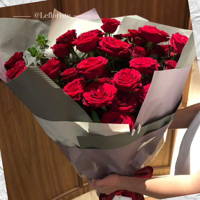 ช่อดอกไม้สด  Blooming Elegance 22