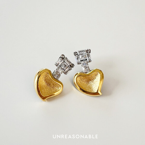 ต่างหูหัวใจสีทอง UA0917-01 Unreasonable Accessories