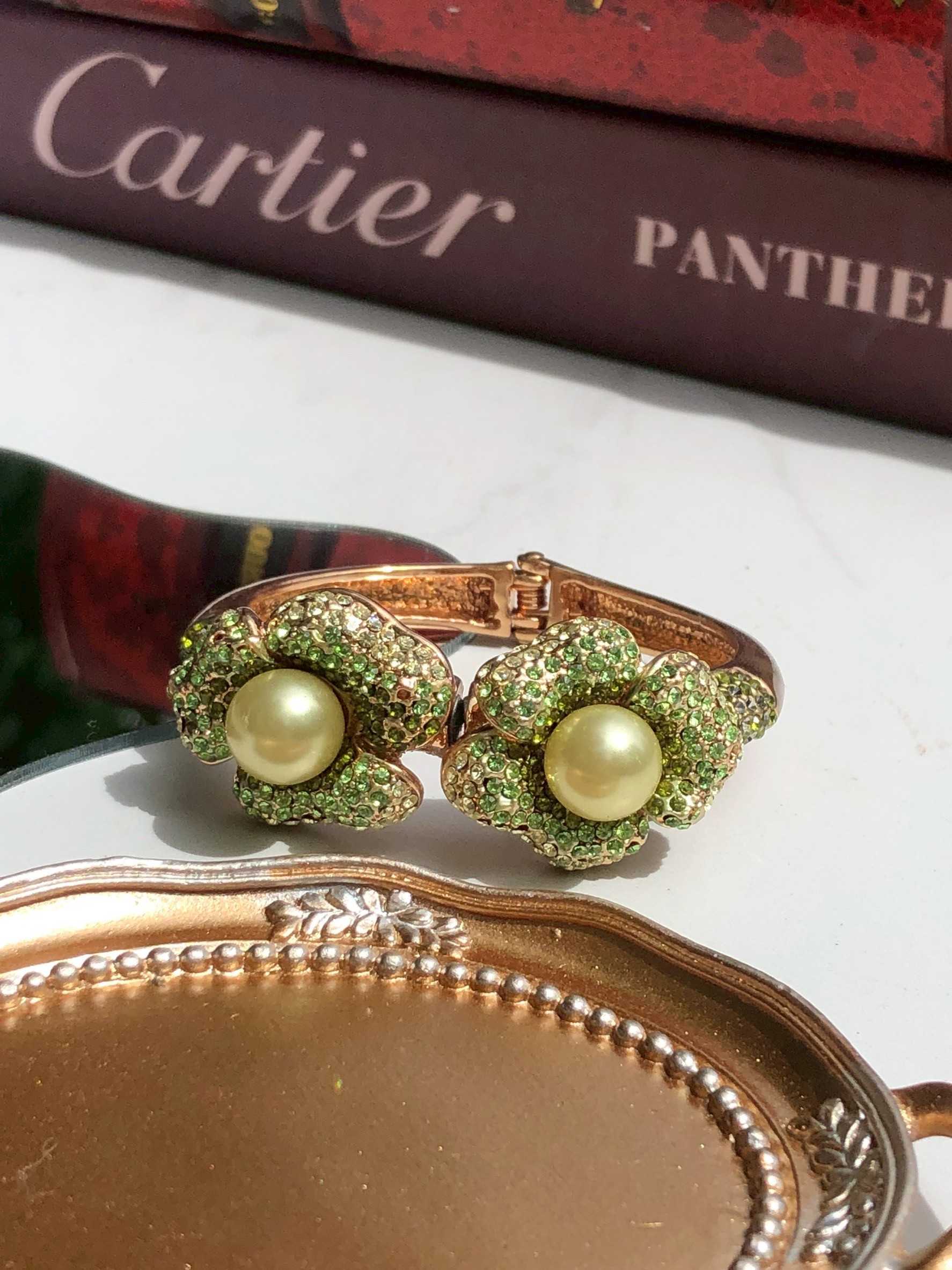 Vintage Ombré Crystals  Flowers Bracelet🌼💐🦚 กำไลข้อมือวินเทจ ดอกไม้คริสตัลไฉ่เฉดสีสวย