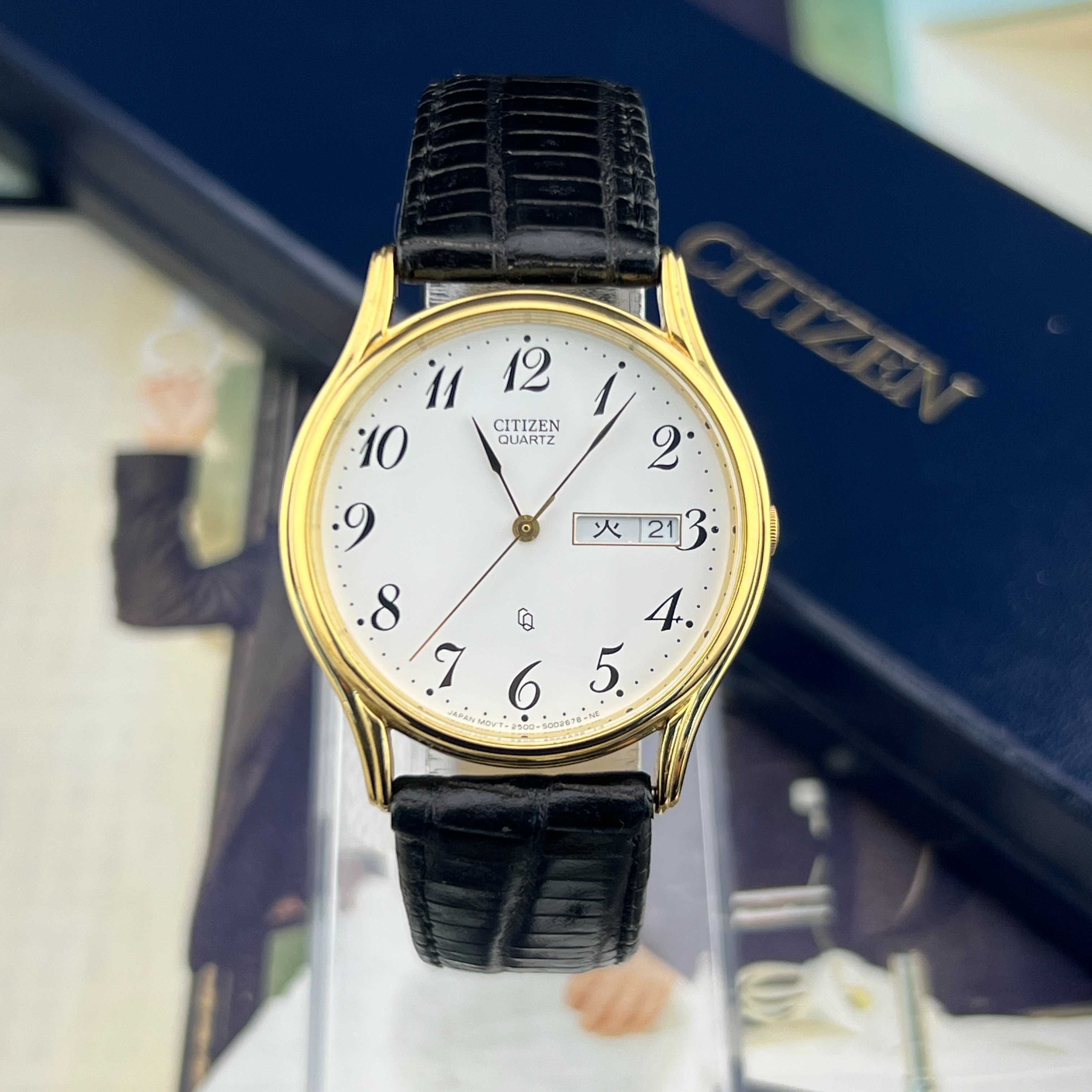 Vintage Citizen CQ Arabic Quartz White Dial Ref.2500-8001404 HSB Days/Date Kanji Japan 1992
