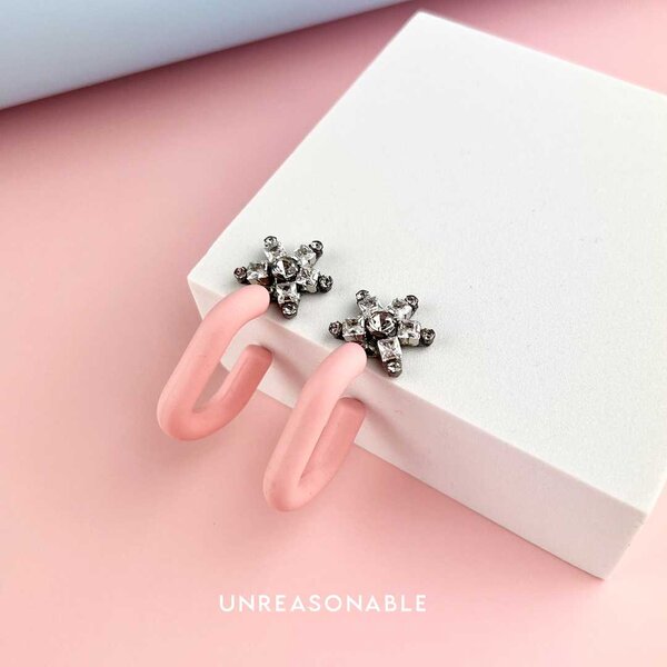 ต่างหู สีชมพู ต่างหูคลิป ต่างหูก้านเงินแท้ น้ำหนักเบา UA0830-01 Unreasonable Accessories