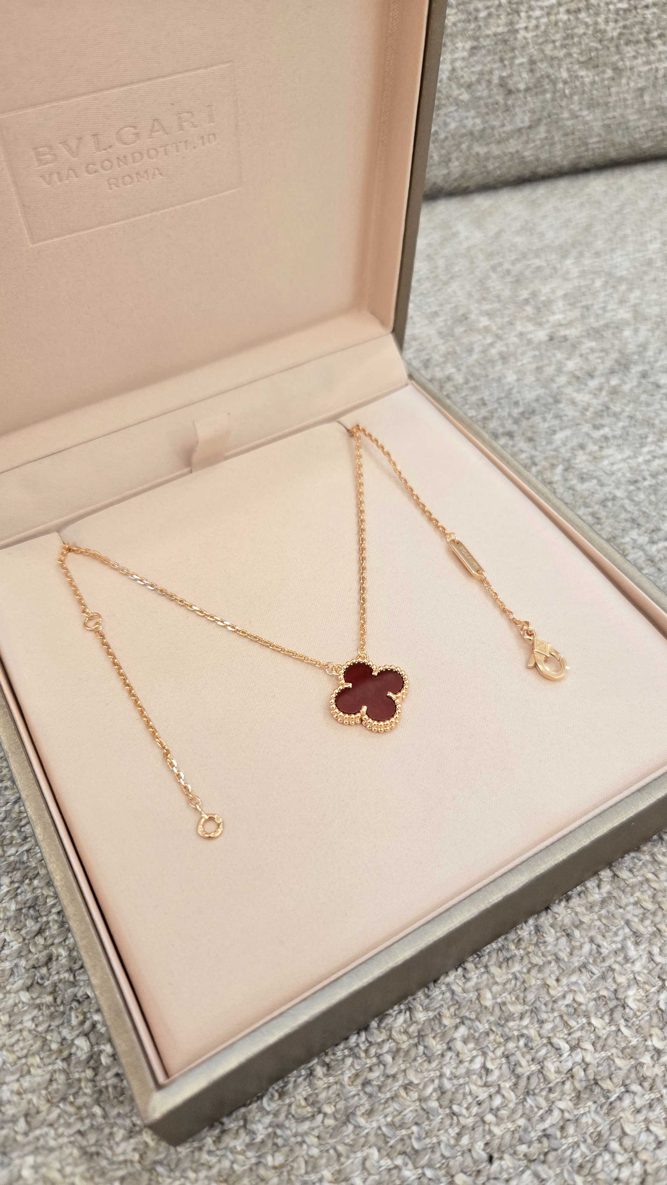 สร้อยคอแดงโซ่ โรสโกล 