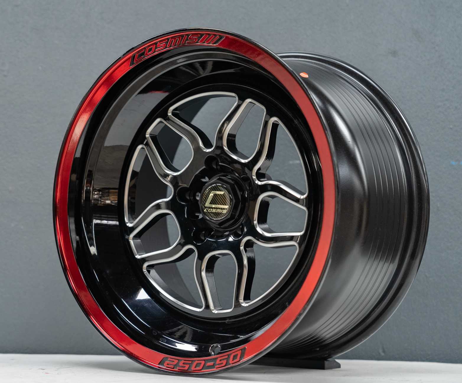 แม็กซ์ DS-052/F 18X10.0 5X114.3 ET12 CB.73.1 BM/COR  (สีดำเงาทั้งวง+CNCข้างก้าน+เส้นบนขอบแดง)
