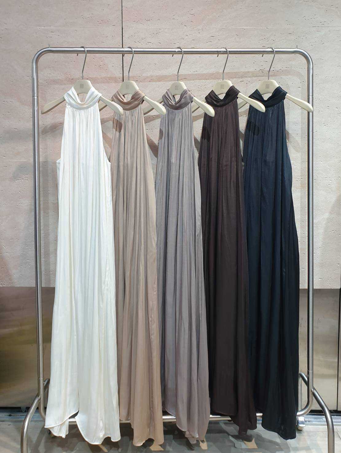 Helena Dress แม็กซี่เดรสยาวแขนกุดคอติดกระดุมผูกโบว์ด้านหลัง มี 5 สี