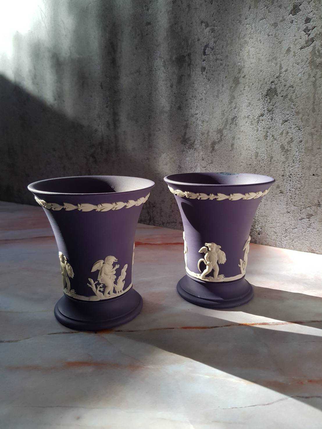 แจกันวินเทจอังกฤษ Portland Blue Wedgewood Jasperware Neo-Classical 4 Seasons Cherubs Bud Vase