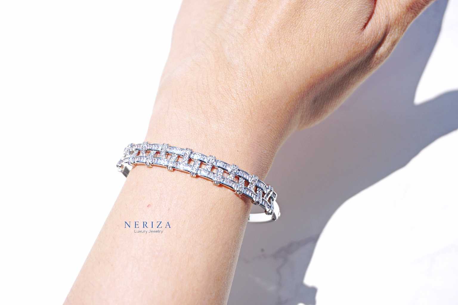 ข้อมือเพชรสังเคราะห์เกรดพรีเมี่ยม รหัส NB052