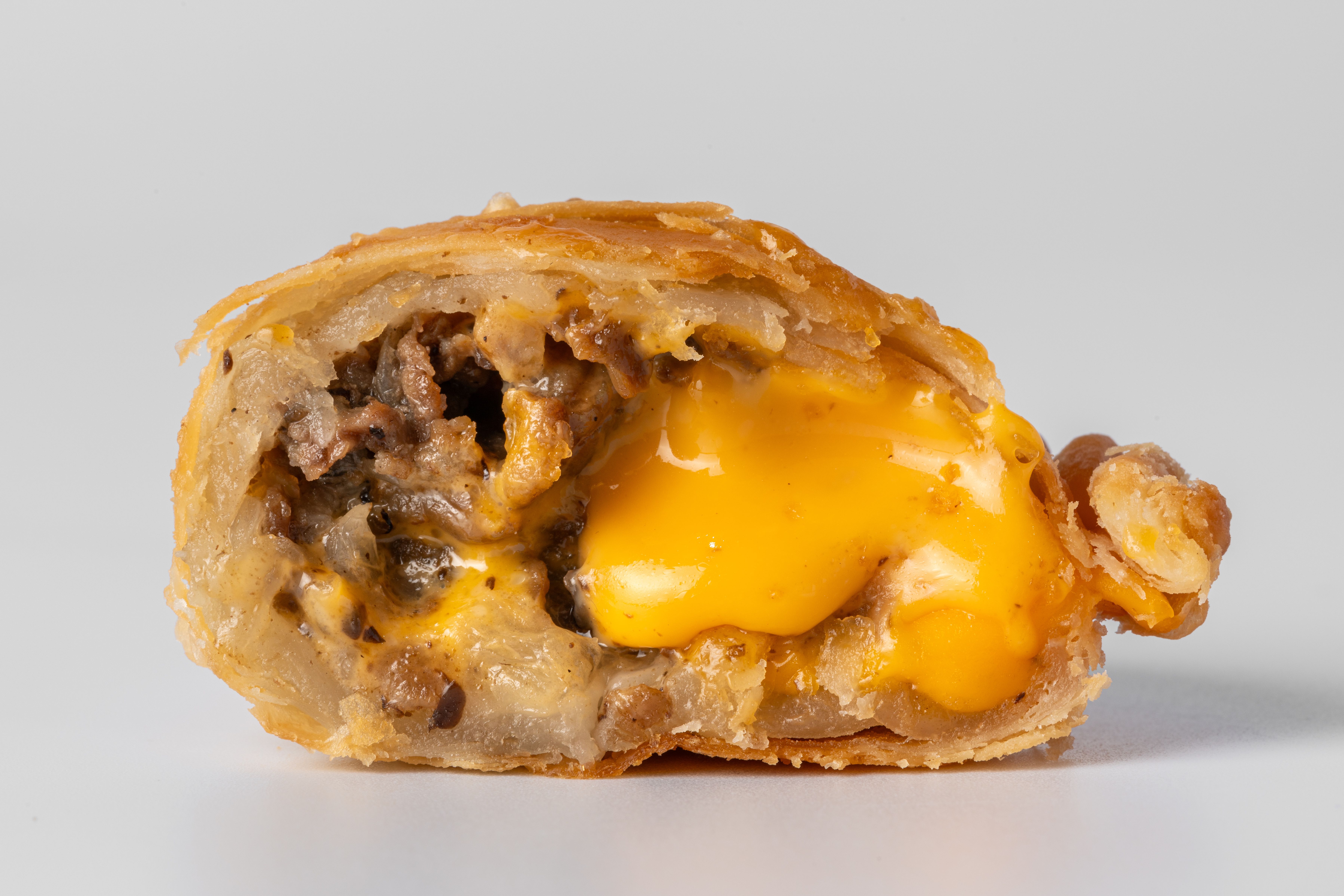Wagyu Truffle Cheesesteak Puff (เนื้อวากิวทรัฟเฟิลชีสสเต็ก)