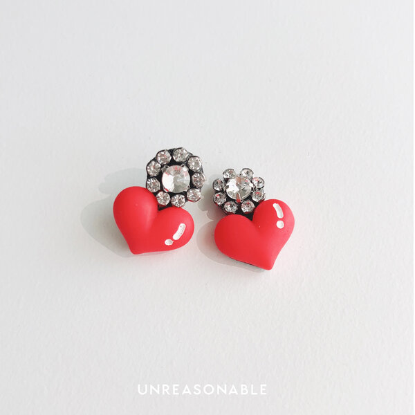 ต่างหูหัวใจ สีแดง ต่างหูคลิป ต่างหูก้านเงินแท้ น้ำหนักเบา UA0999-01 Unreasonable Accessories