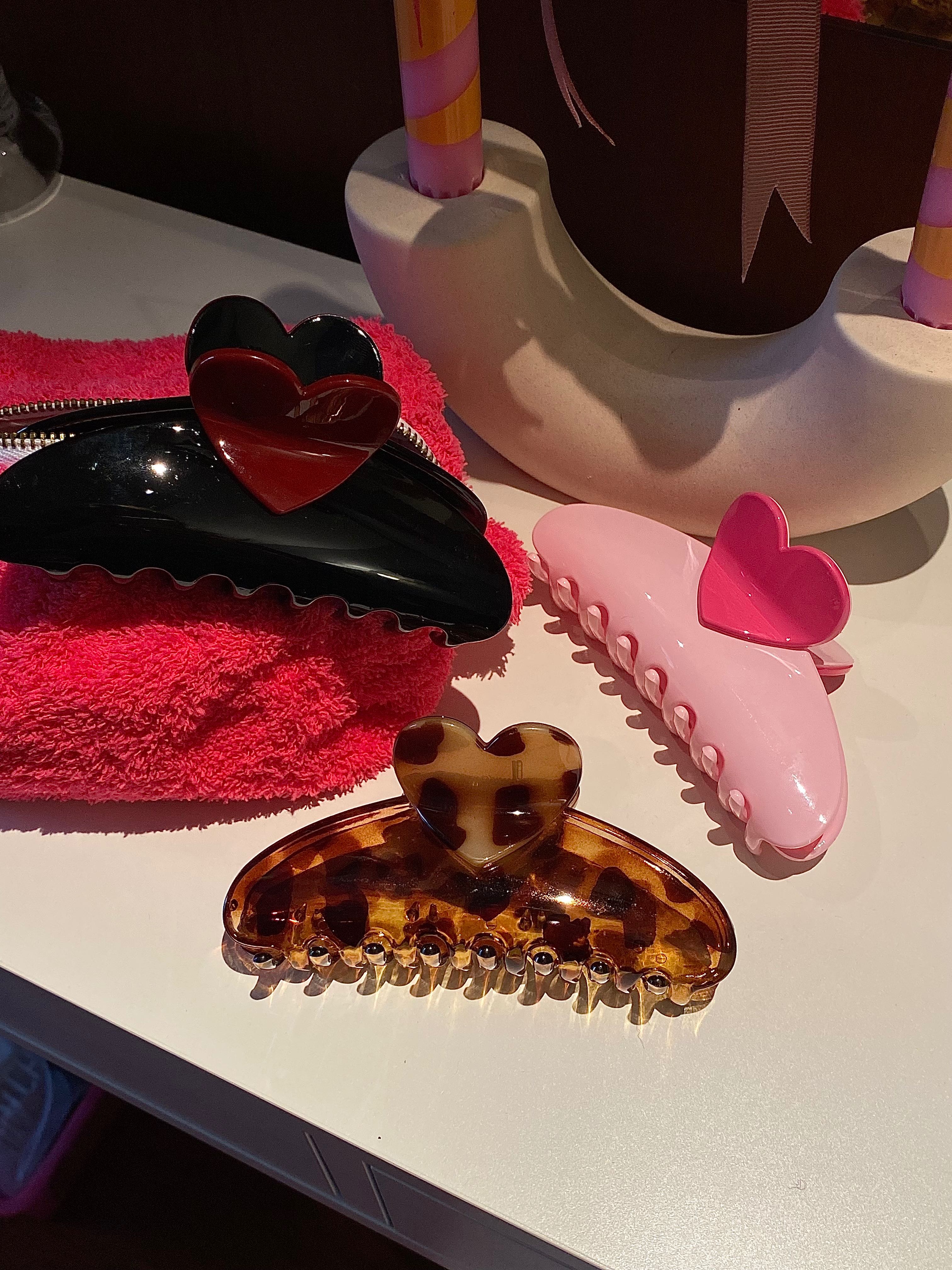 Giant heart clips🩷🤎🖤