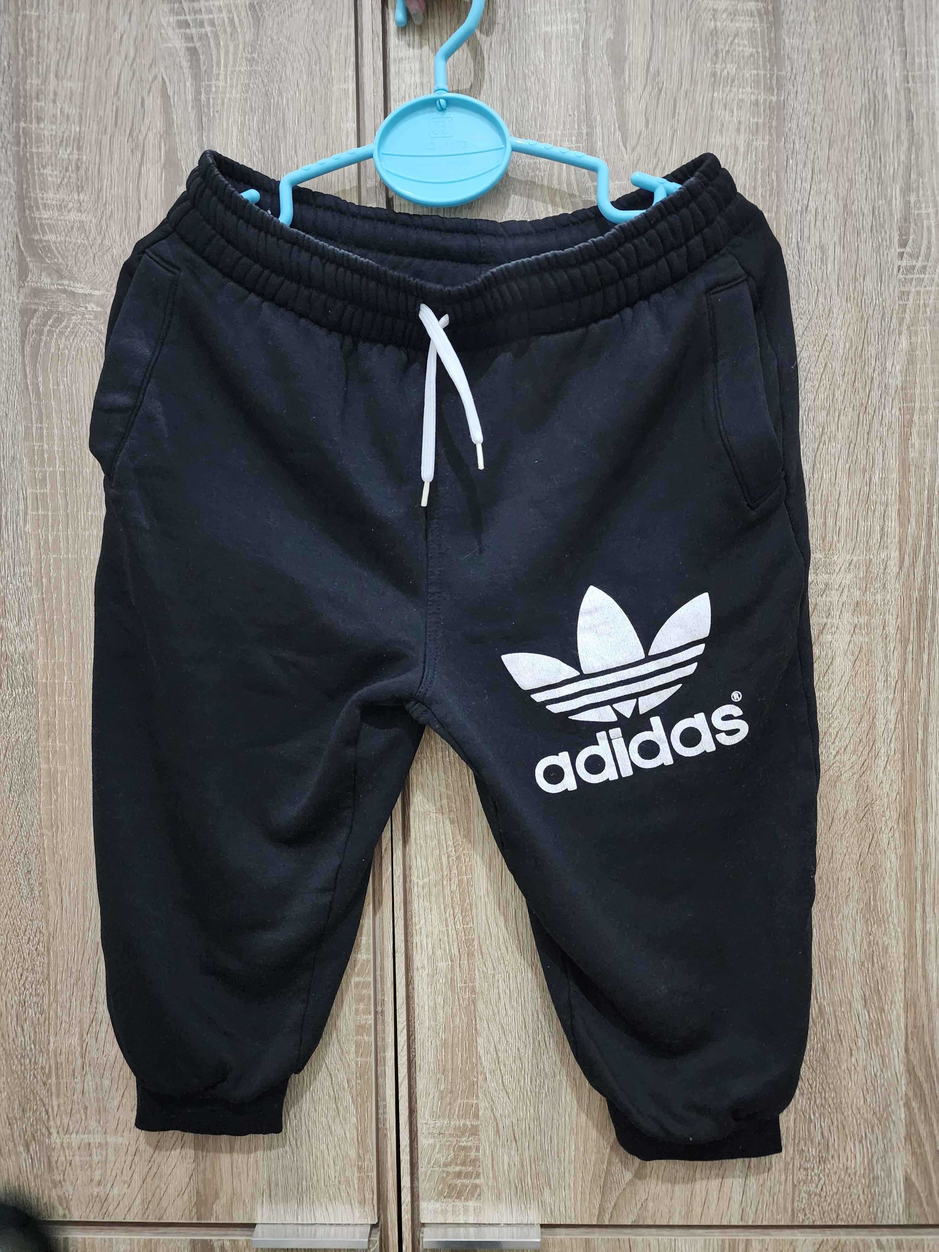 กางเกง  ยี่ห้อ Adidas ของใหม่เก่าเก็บเดิมๆ สวย ขนาด M L ใส่สบาย ยืดได้ เอว 28-36 ใส่ได้ พร้อมส่ง