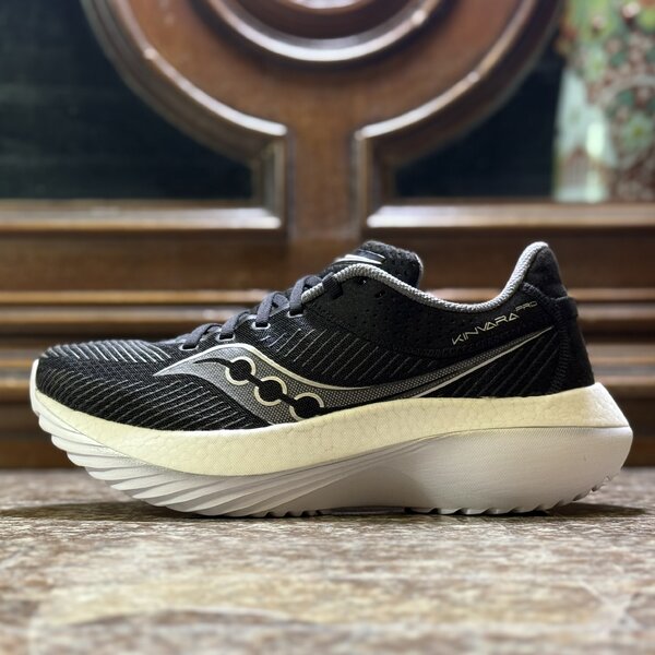 รองเท้าวิ่ง Saucony Kinvara PRO ‘BLACK’ (M9.5US)