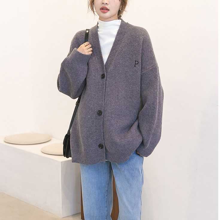 เสื้อไหมพรม cardigan งานสวยแบบเรียบเก๋ดูดีและน่ารักมากๆ ผ้ารุ่นนี้ค่อนข้างหนา - สีเทา