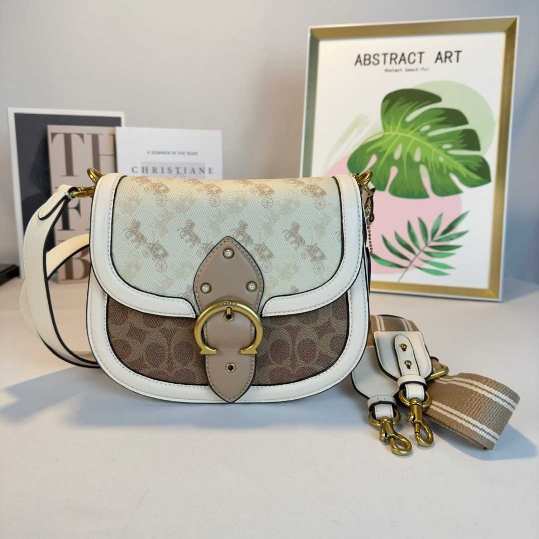 กระเป๋าสะพายพาดลำตัว COACH BEAT SADDLE BAG WITH HORSE AND CARRIAGE PRINT( COACH C3837 )