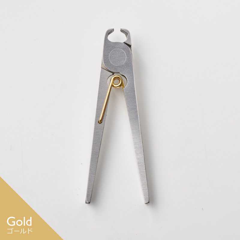 Suwada กรรไกรตัดเล็บมือคุณภาพเยี่ยม (Petit:สีทอง) ชนะเลิศ 2021Good Design Award พร้อมกล่องโลหะ