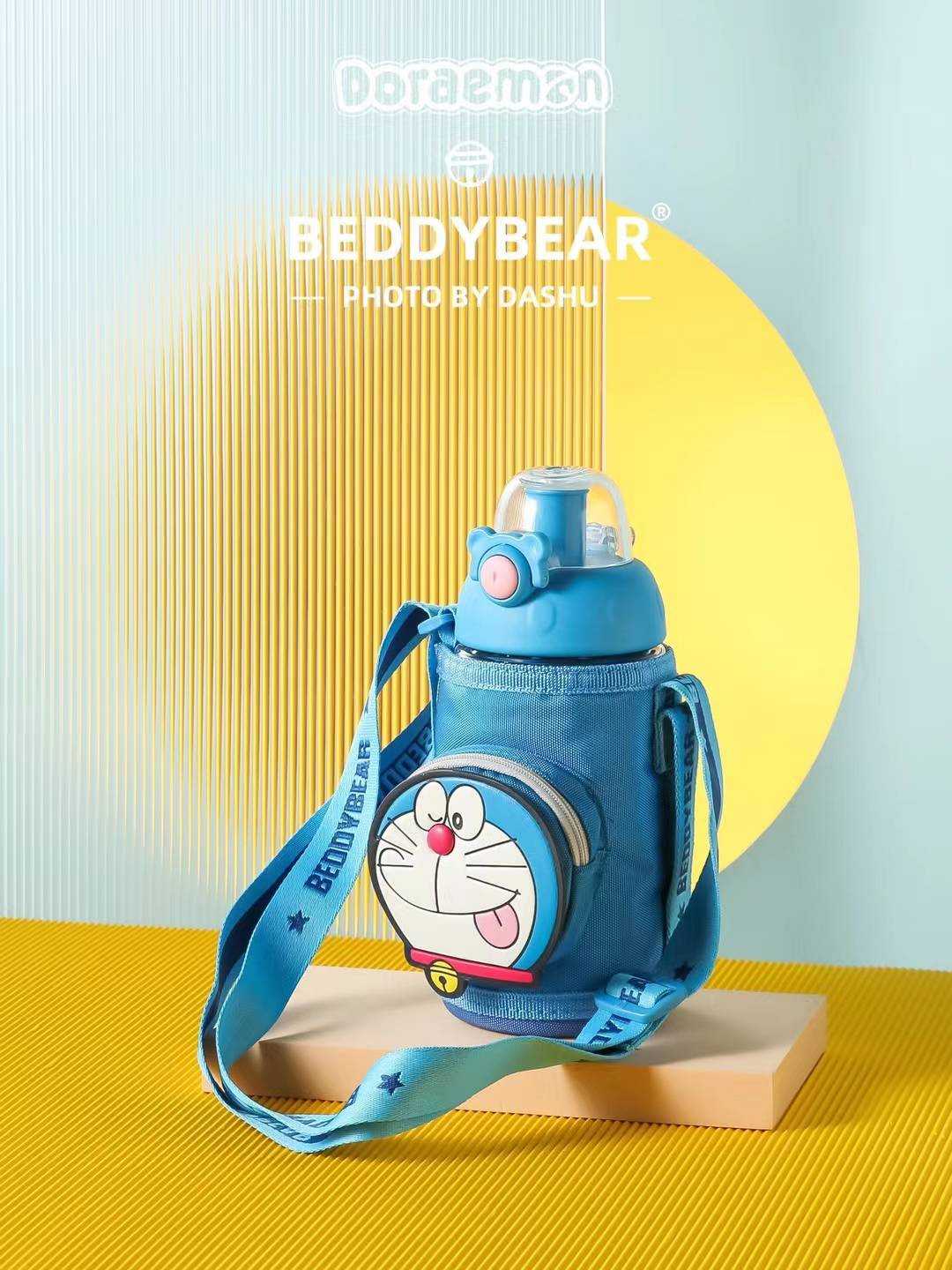 BeddyBearXDoreamon กระติกน้ำแบบใส tritan ฝาแบบยกดื่ม พร้อมกระเป๋าสายสะพาย BB005D-015  580 ml.