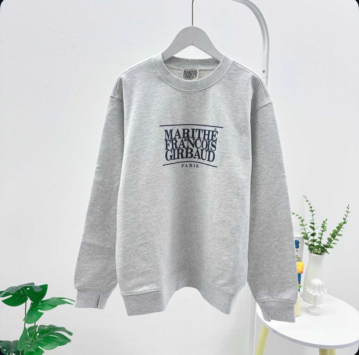 Marithe Classic Logo Sweatshirt (Light Heather Grey)